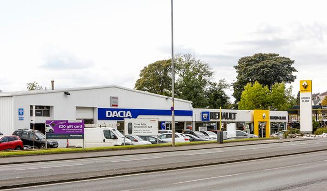 Arnold Clark Renault / Dacia (Dumbarton) Car dealership in Dumbarton