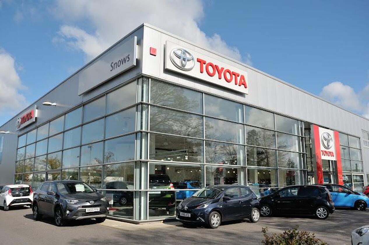 Snows Toyota Hedge End | Car dealership in Southampton | AutoTrader