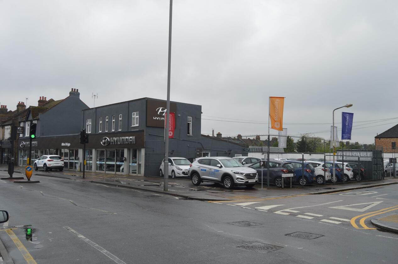 Allen Briggs Hyundai Car dealership in London Borough Of Waltham