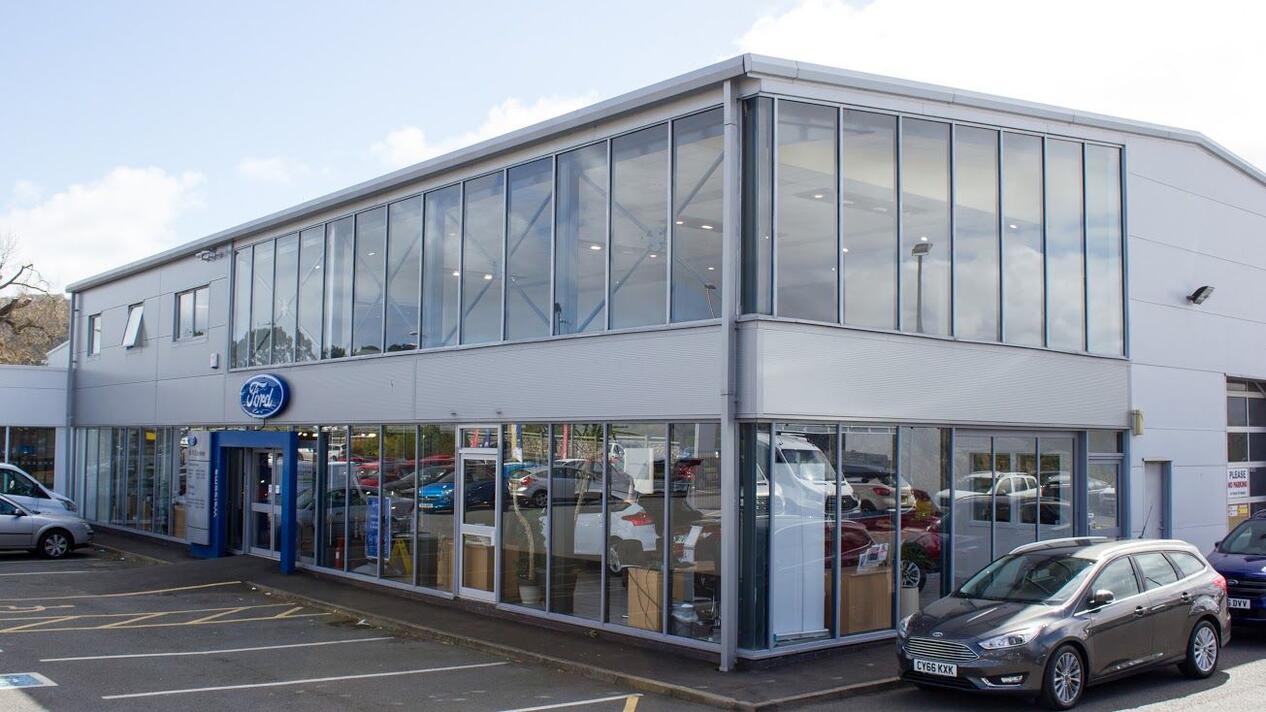 W R Davies Ford Llandudno Junction Car dealership in Llandudno