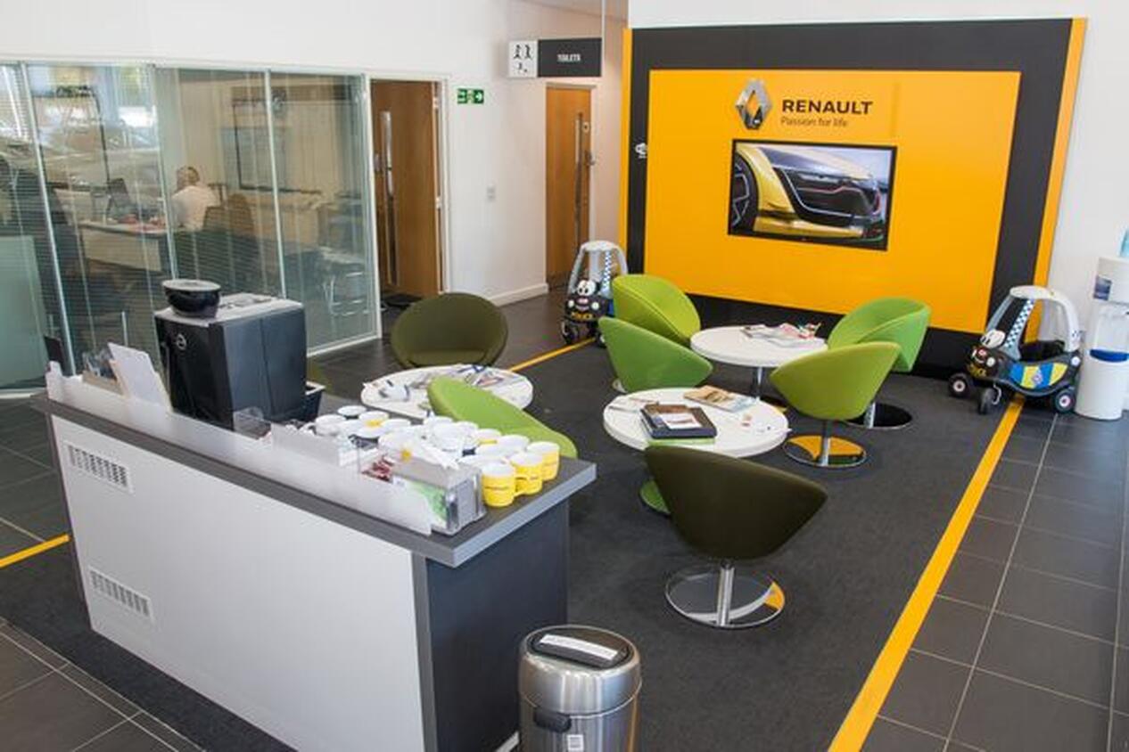 Arnold Clark Renault/Dacia (Huddersfield) Car dealership in