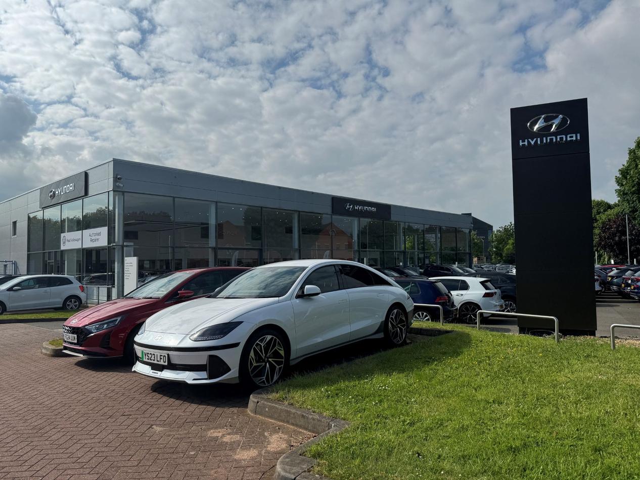 Read Hyundai Burton | Car dealership in Burton-On-Trent | AutoTrader