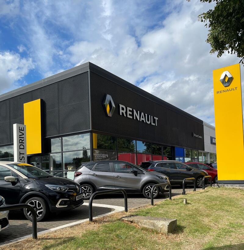 Richard Sanders Renault Kettering Car dealership in Kettering