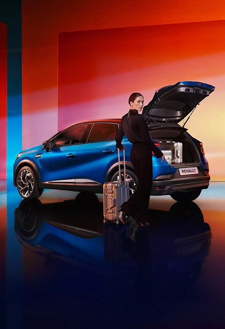 Renault Captur Boot capacity - women with luggage