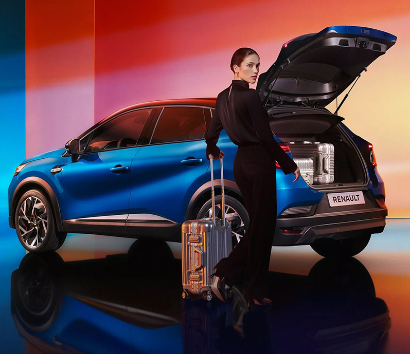 Boot capacity - women with luggage