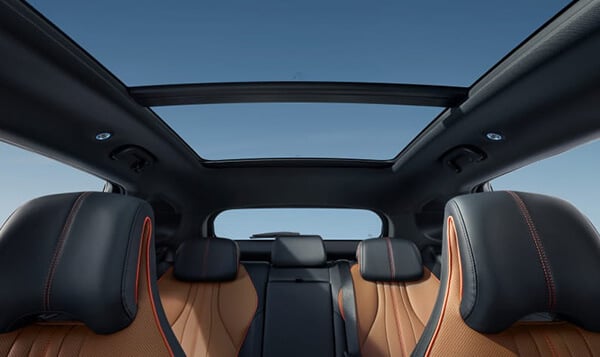 Light and Airy Panoramic Roof