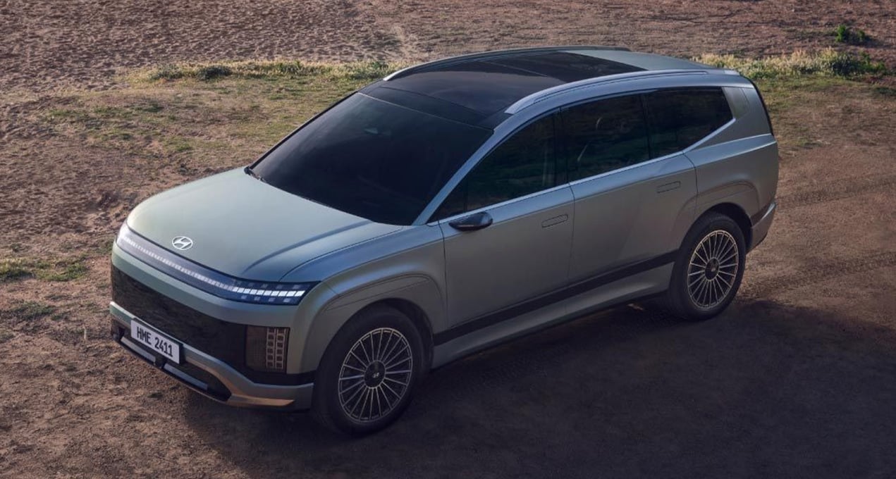 Green IONIQ 9 front view