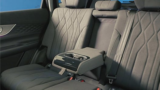 Spacious Seating for Seven