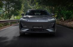 Changan Deepal S07 front view on road