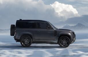 Defender 90 side view on snow