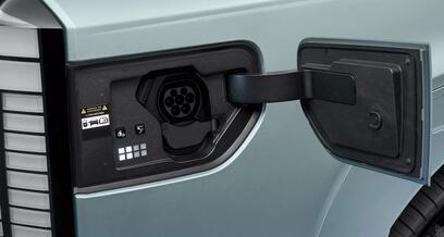 Adaptable charging car plugin close up