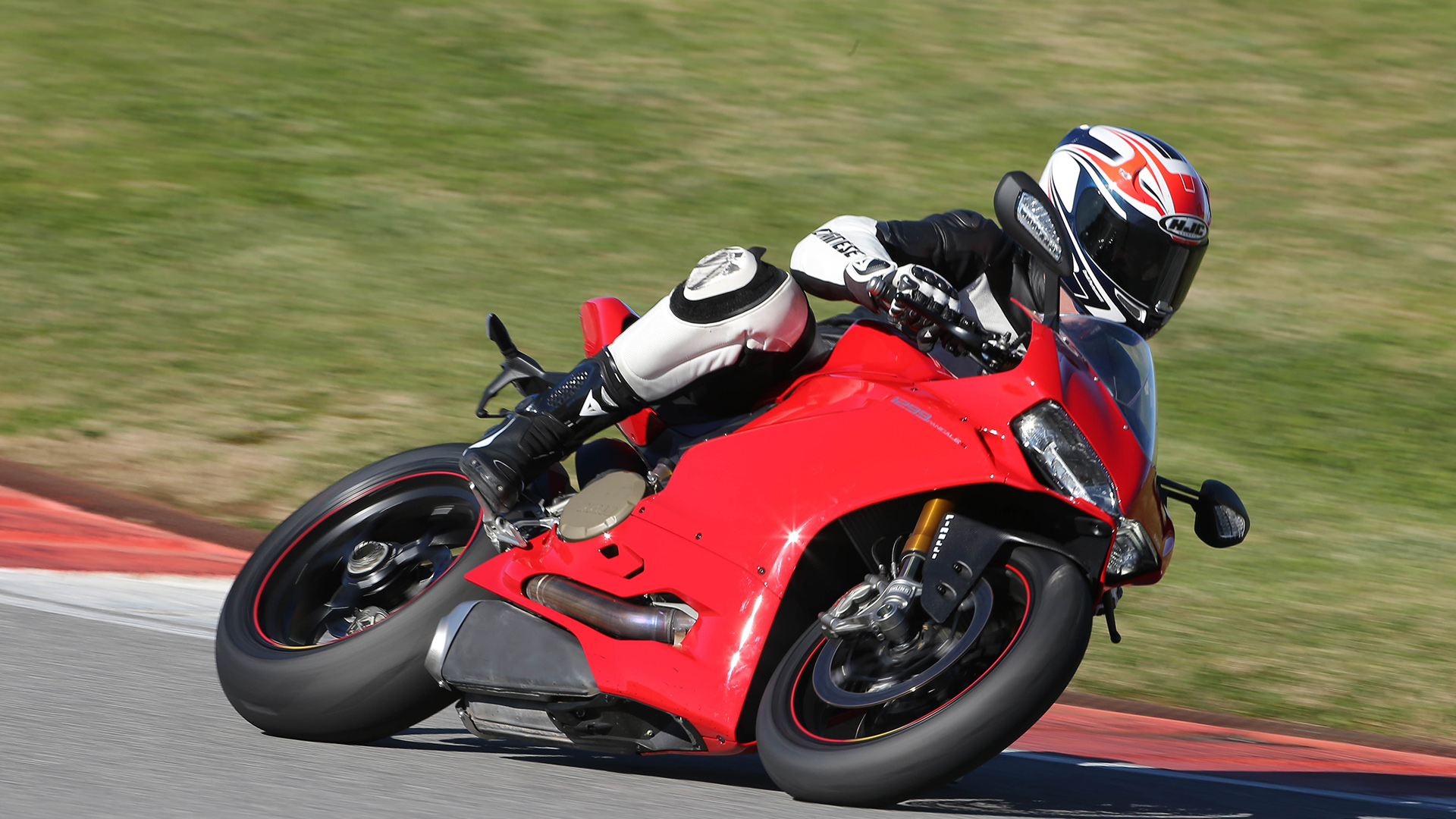 Ducati 1299 Super Sports (2015 - ) review | Auto Trader UK