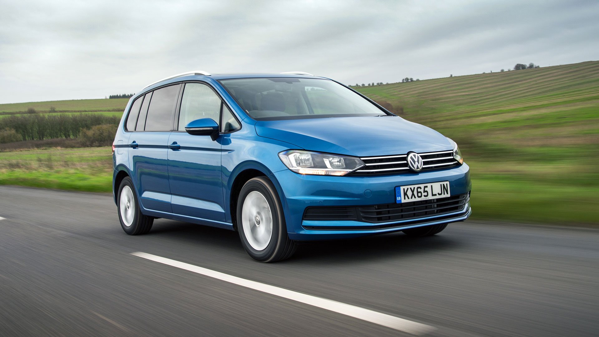 Volkswagen Touran Review & Prices 2023 | AutoTrader UK