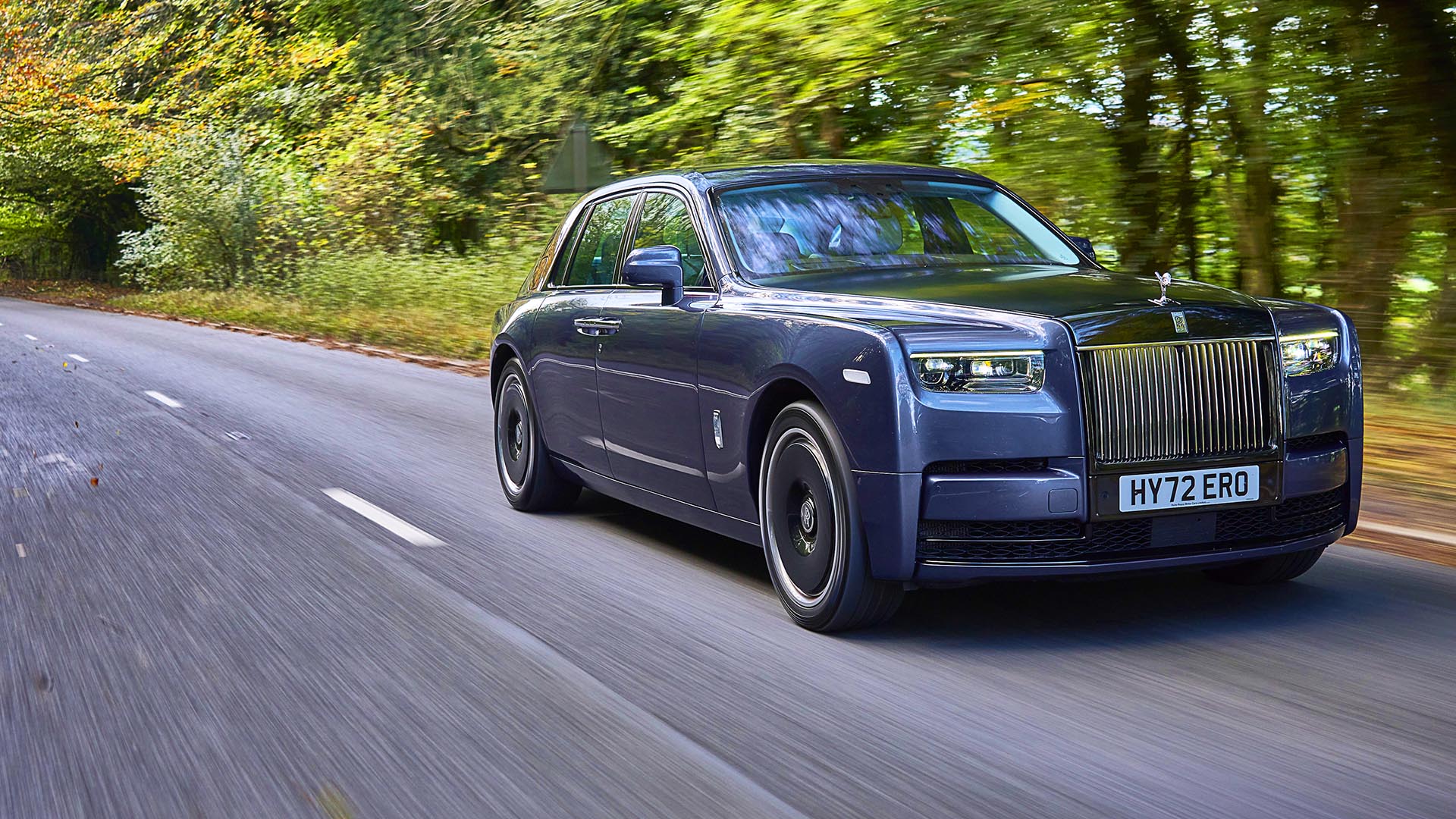 Có gì đặc biệt trong RollsRoyce Phantom 2023 mới ra mắt tản nhiệt phát  sáng mâm xe hoài cổ và những thay đổi nhỏ tinh tế
