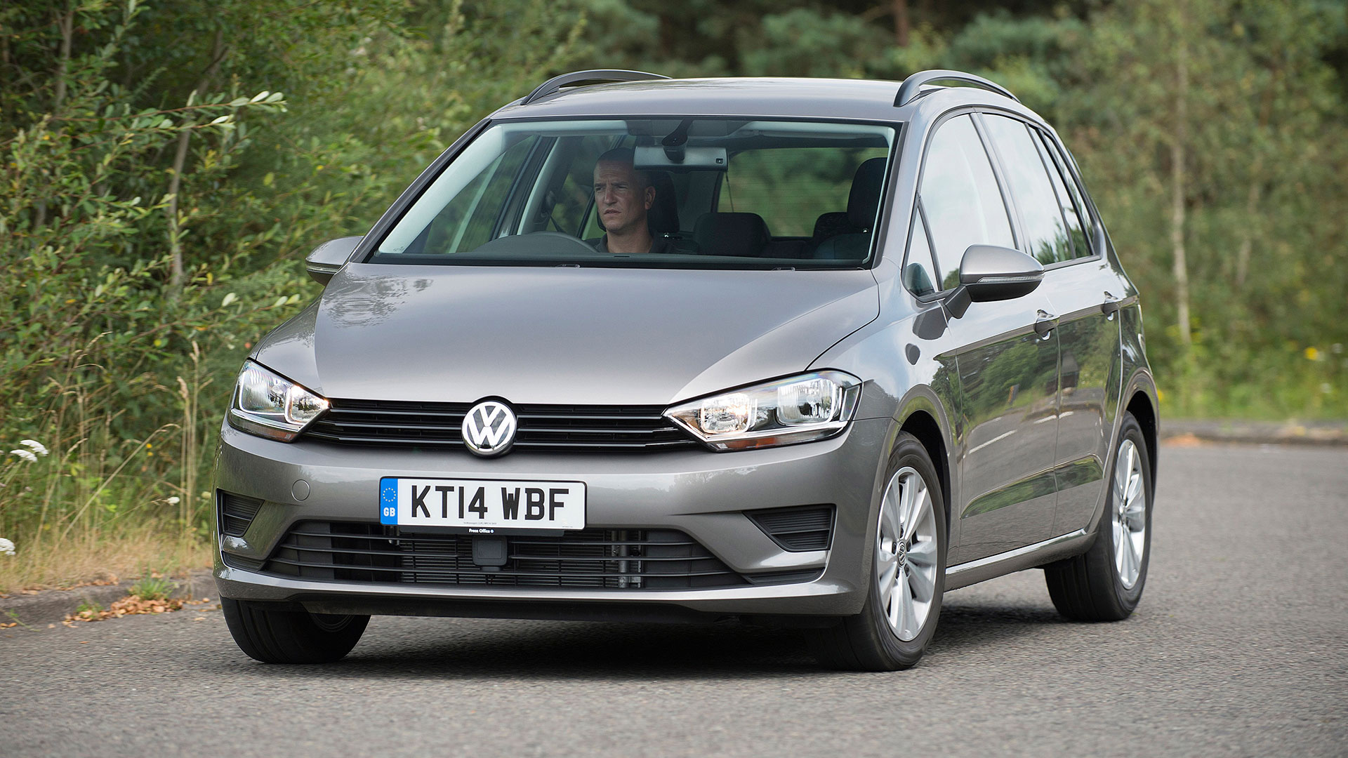 Volkswagen Golf SV hatchback (2014 - ) review | AutoTrader