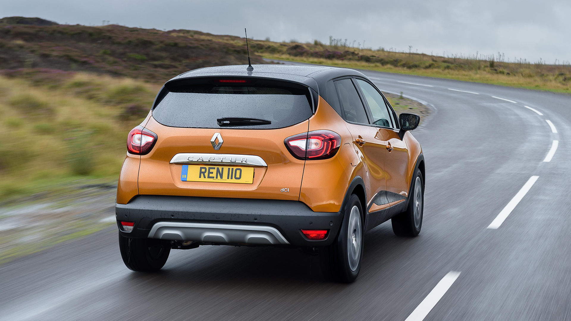 Renault Captur With Sunroof The Feature Buyers Are Rushing To Get Their Hands On - h3nvt76