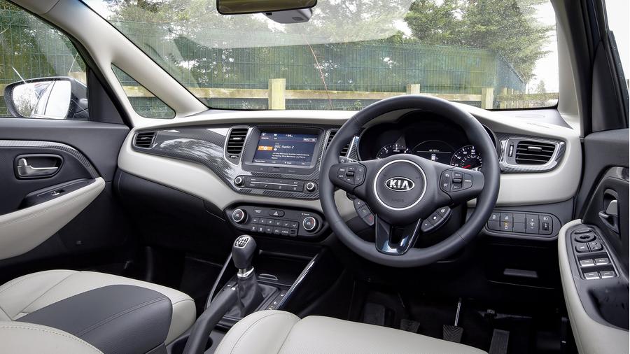 2016 Kia Carens interior