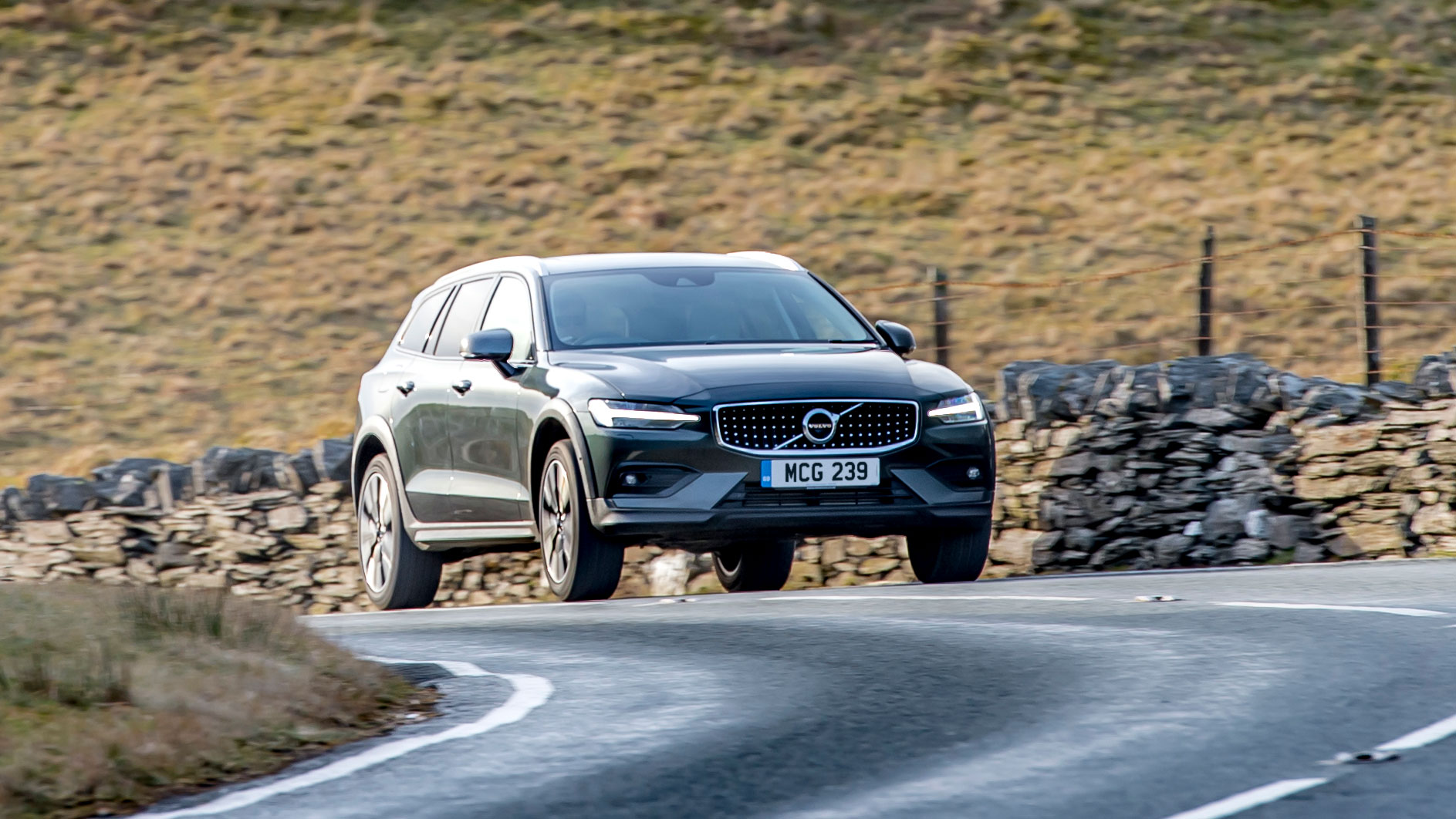 Volvo Q40 Price