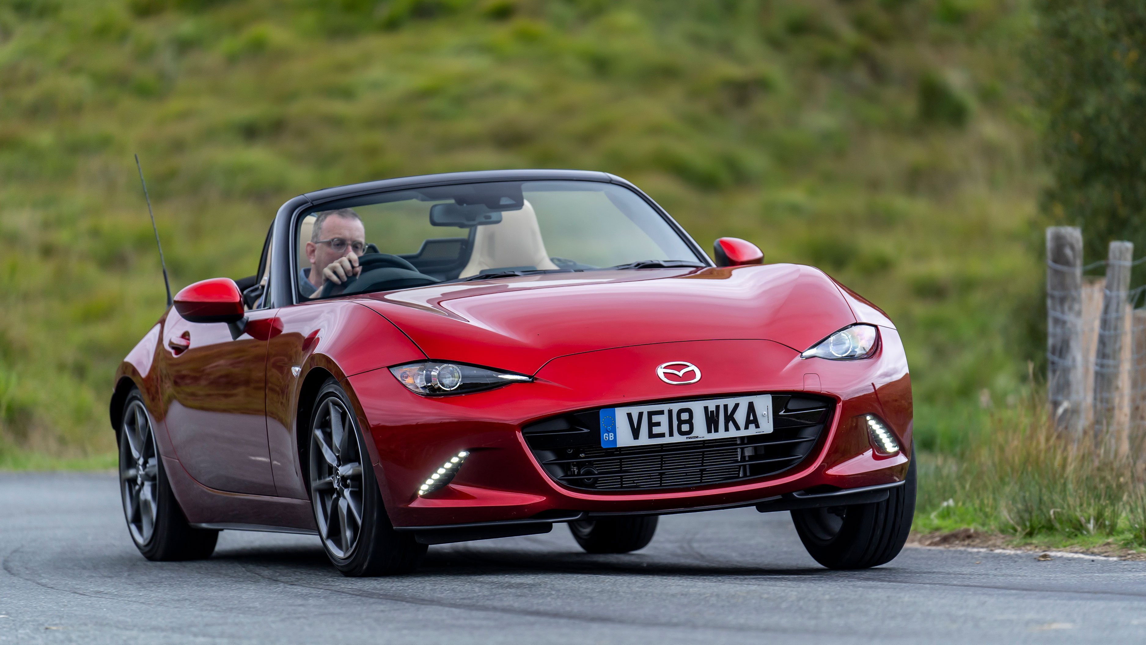 Mazda MX-5 Convertible (2015 - ) review | Auto Trader UK