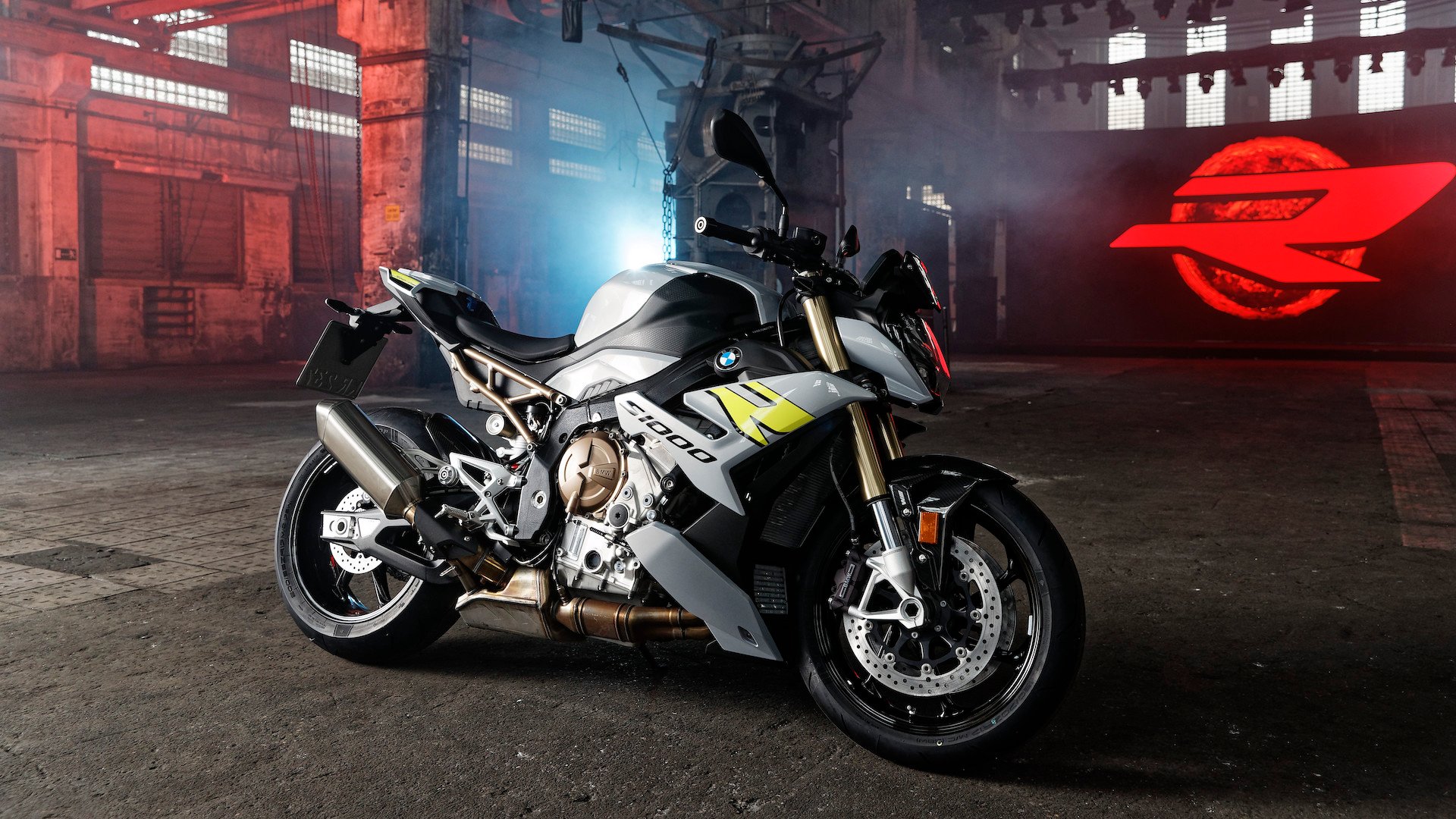 BMW S1000R naked/roadster (2021-) review | AutoTrader