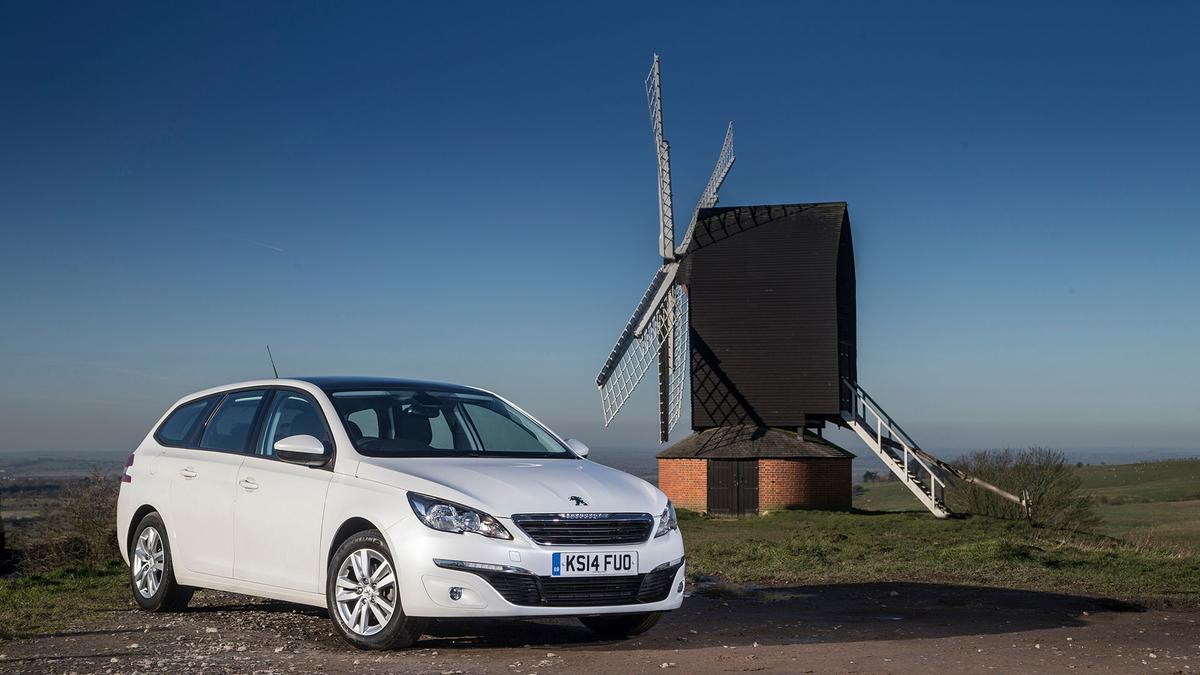 The simple, uncluttered shape betrays Peugeot's desire to take the brand upmarket Peuegot 308 SW styling