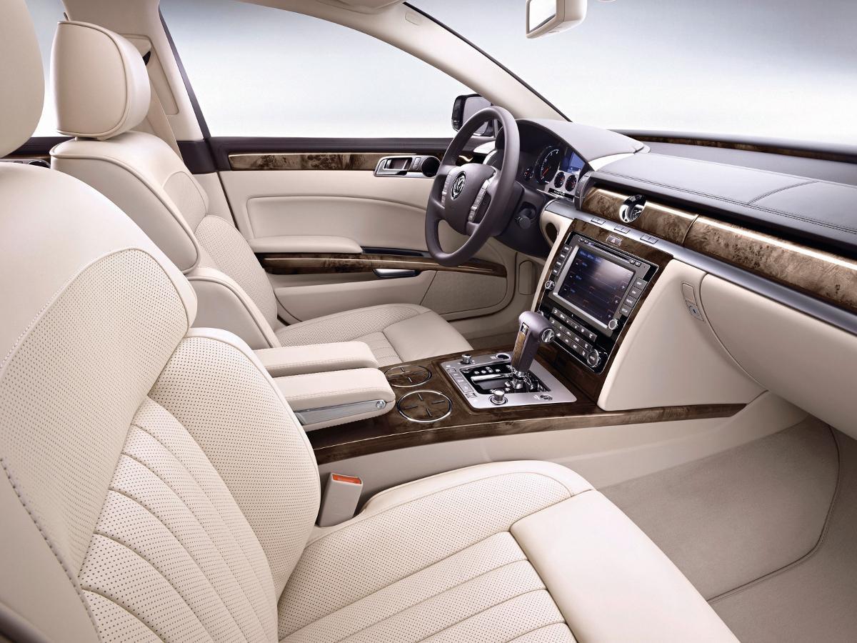 Volkswagen Phaeton saloon