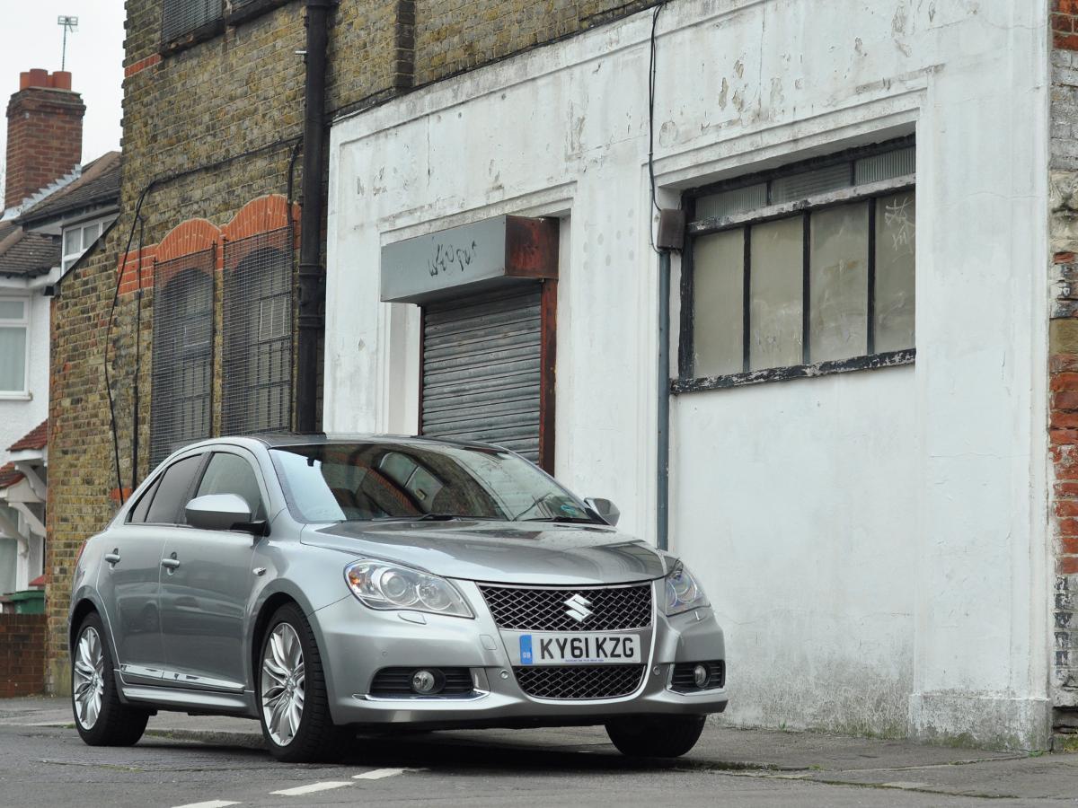 Suzuki Kizashi saloon