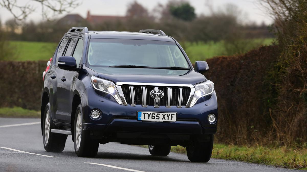 2015 Toyota Land Cruiser SUV front action