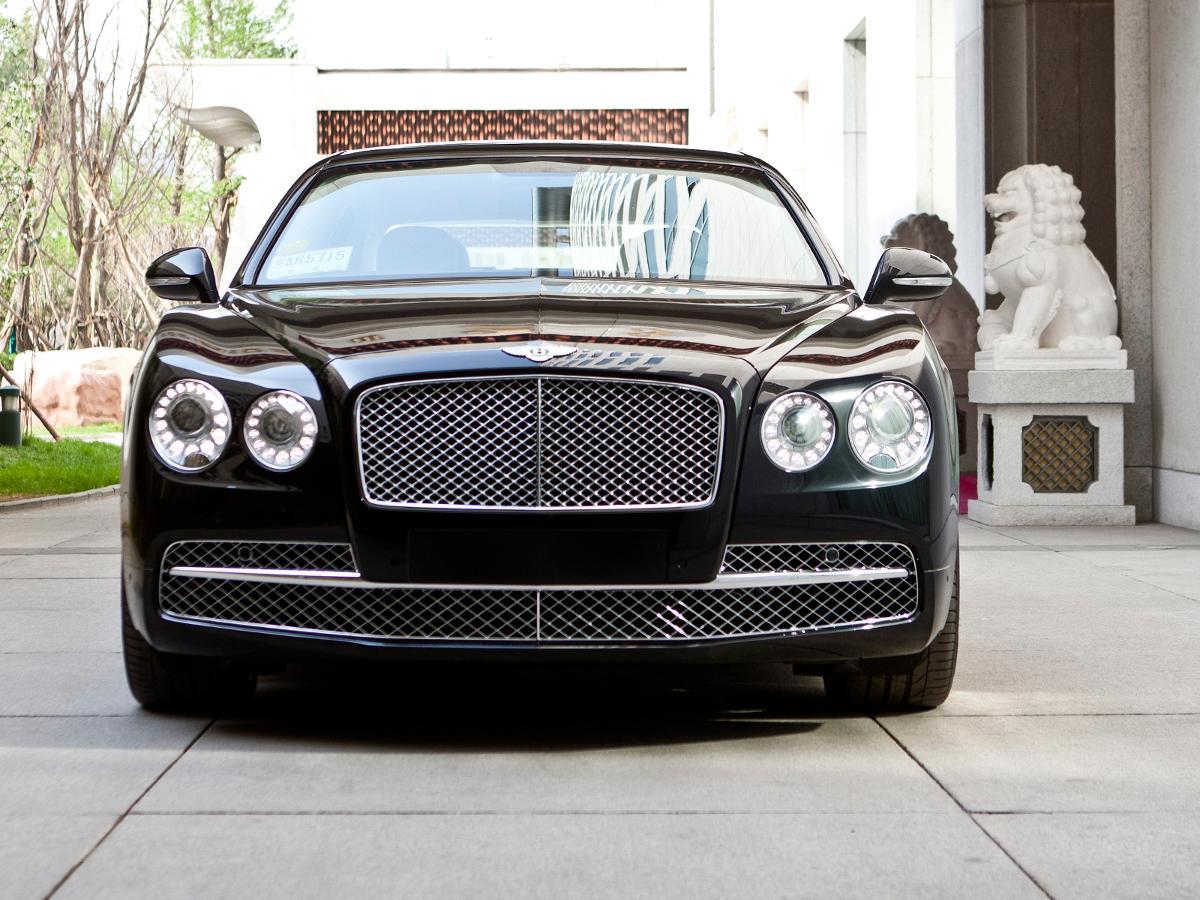 Bentley Flying Spur saloon