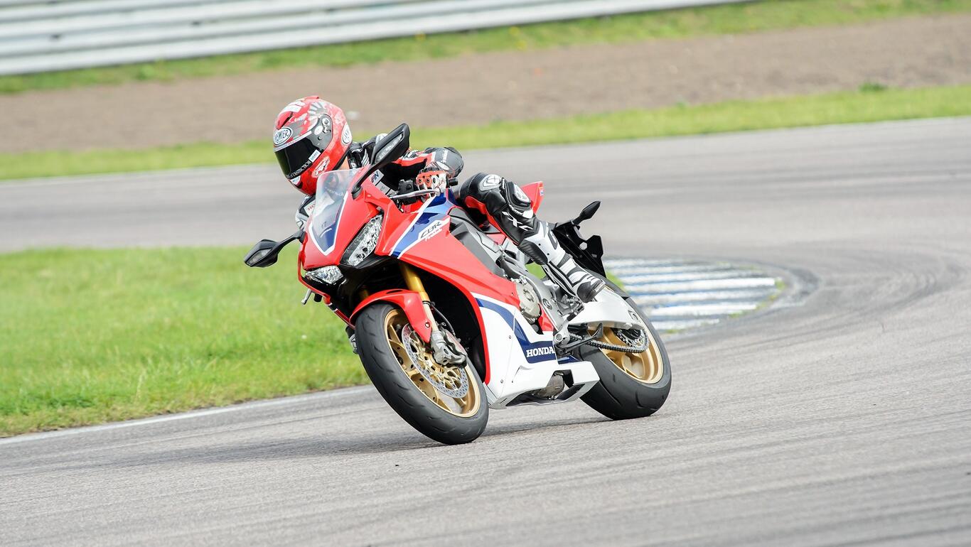 Honda CBR1000RR Fireblade bikes for sale | AutoTrader Bikes