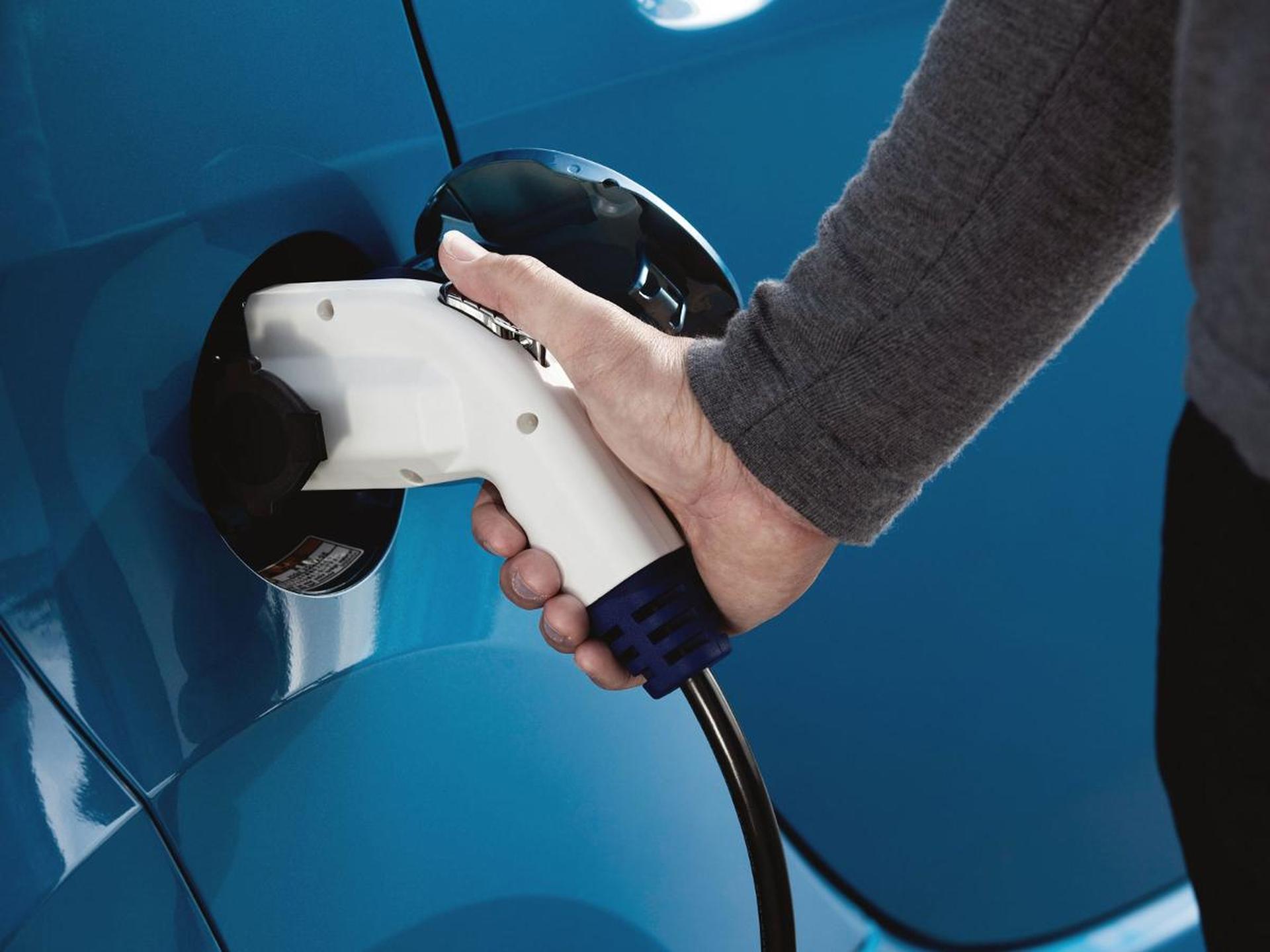 Peugeot iOn image