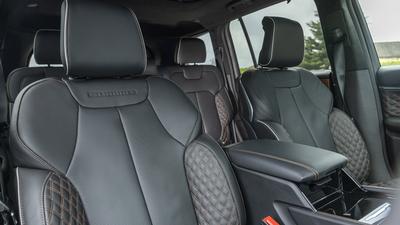 2024 Jeep Grand Cherokee front seats