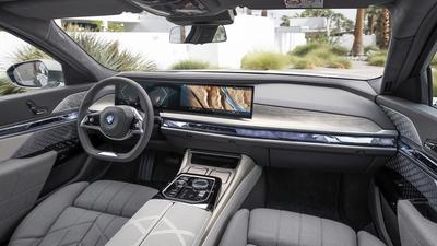 2022 BMW i7 interior