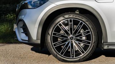 2023 Mercedes-Benz EQE SUV wheel detail