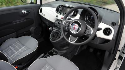 2015 Fiat 500C interior