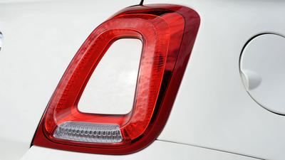 2015 Fiat 500C rear light