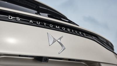 2022 DS 7 rear badge detail