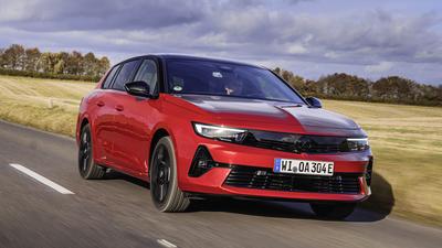 2023 Vauxhall Astra Sports Tourer driving front