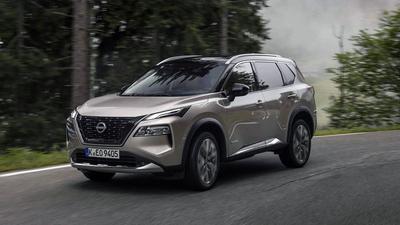 2022 Nissan X-Trail driving front