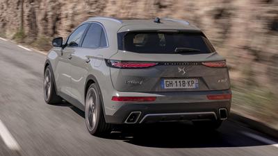 2022 DS 7 driving rear view