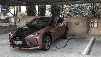 Lexus RZ450e charging