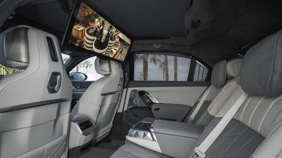 2022 BMW i7 rear seats