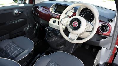 2015 Fiat 500 dash
