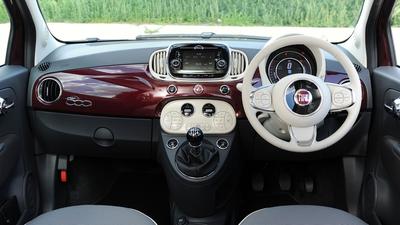 2015 Fiat 500 dashboard