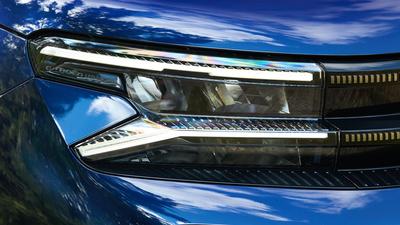2022 Citroen C5 Aircross SUV headlight detail