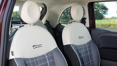 2015 Fiat 500 seats
