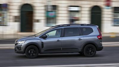 2023 Dacia Jogger Hybrid driving side