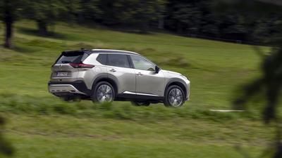 2022 Nissan X-Trail driving side