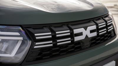 Green 2023 Dacia Duster front detail