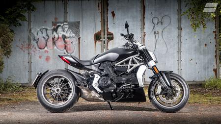 custom xdiavel
